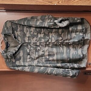 Social Standard by Sanctuary Long Sleeve Camo Button Down Sz XXL
